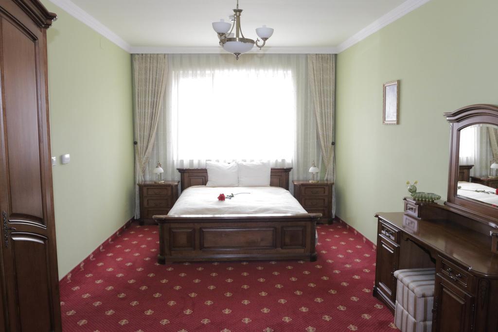 Hotel Slavia Salonta Ngoại thất bức ảnh