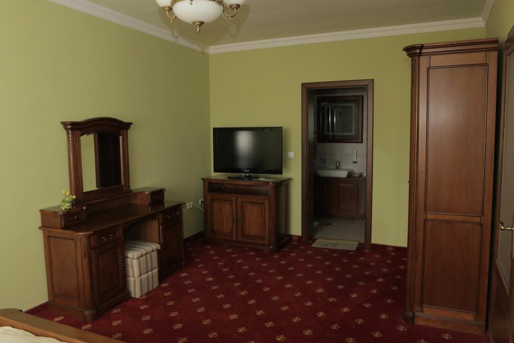Hotel Slavia Salonta Ngoại thất bức ảnh