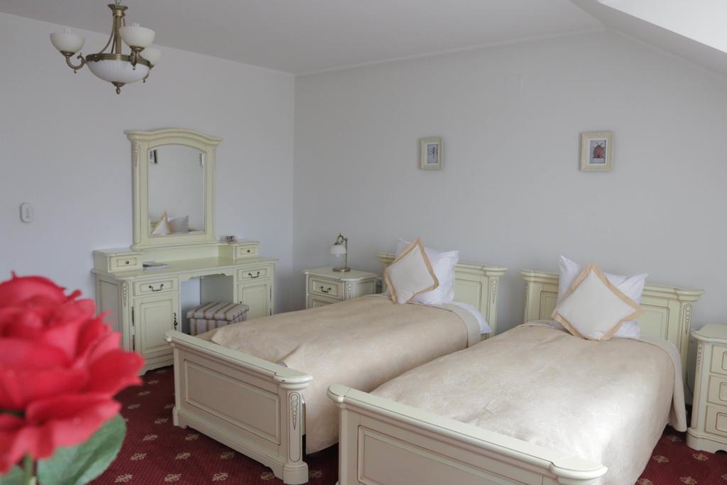 Hotel Slavia Salonta Ngoại thất bức ảnh