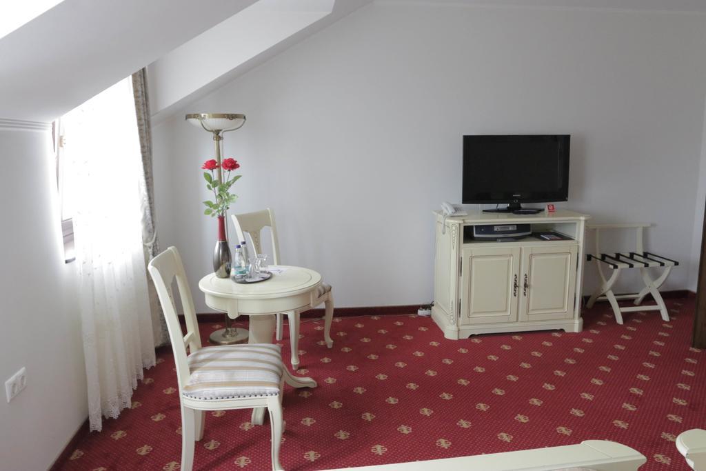 Hotel Slavia Salonta Ngoại thất bức ảnh