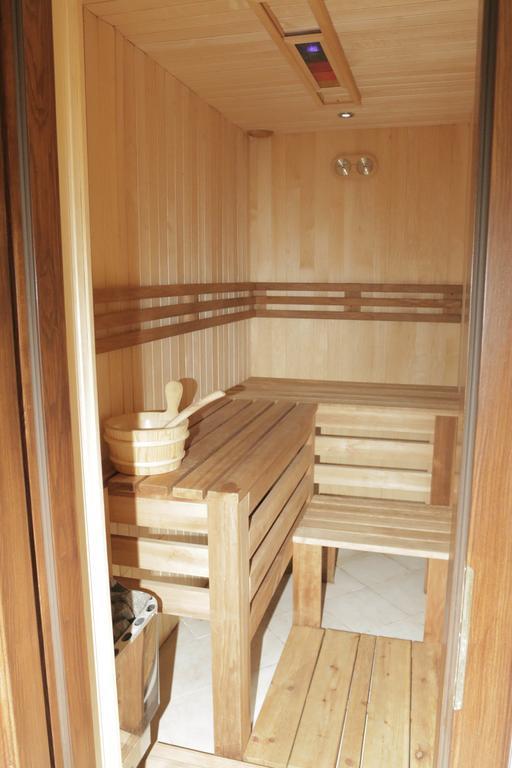 Hotel Slavia Salonta Ngoại thất bức ảnh