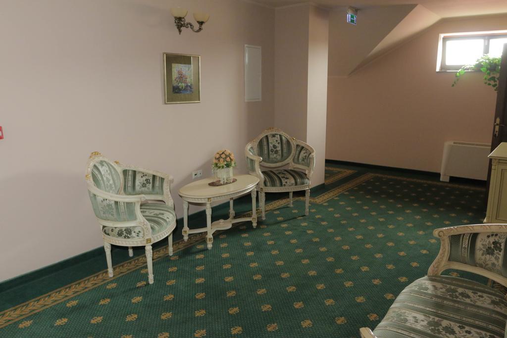 Hotel Slavia Salonta Ngoại thất bức ảnh