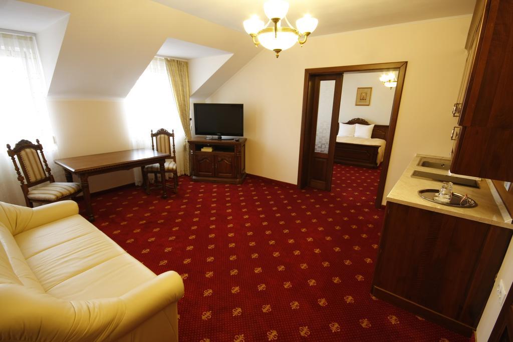 Hotel Slavia Salonta Ngoại thất bức ảnh