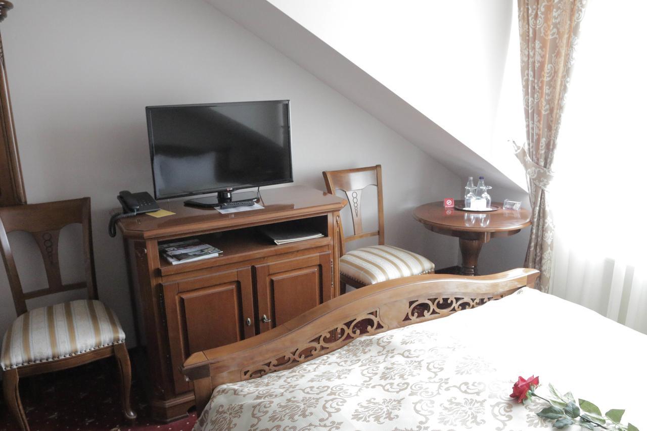 Hotel Slavia Salonta Ngoại thất bức ảnh