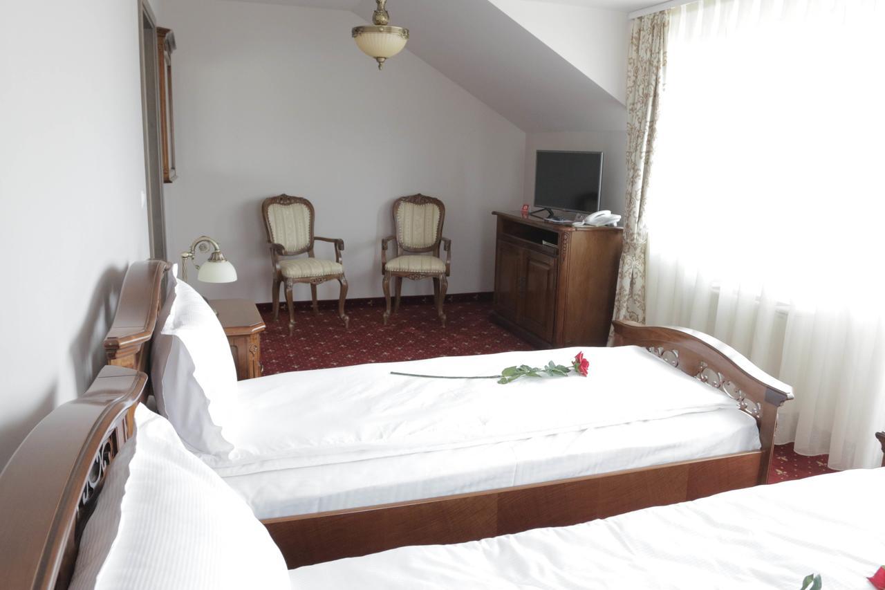 Hotel Slavia Salonta Ngoại thất bức ảnh