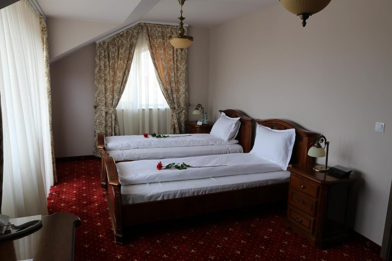 Hotel Slavia Salonta Ngoại thất bức ảnh