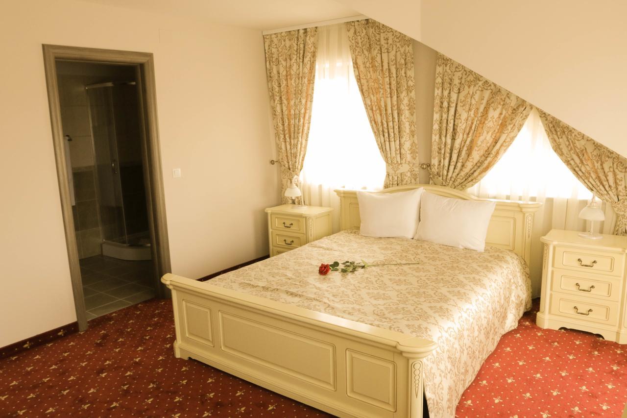 Hotel Slavia Salonta Ngoại thất bức ảnh